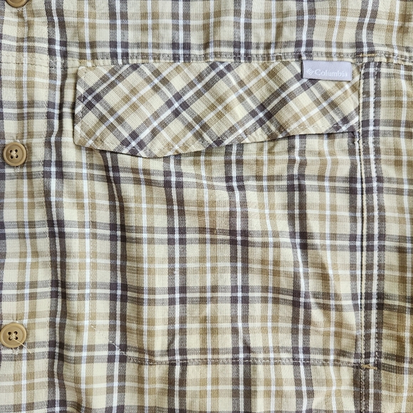 Handsome Columbia Plaid Short Sleeve Shirt XL Two Front Pockets Vented Back - Picture 2 of 8